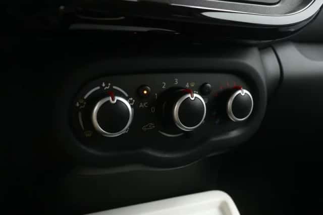 Renault Twingo (2017) thumbnail 12