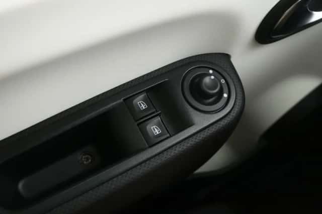 Renault Twingo (2017) thumbnail 25