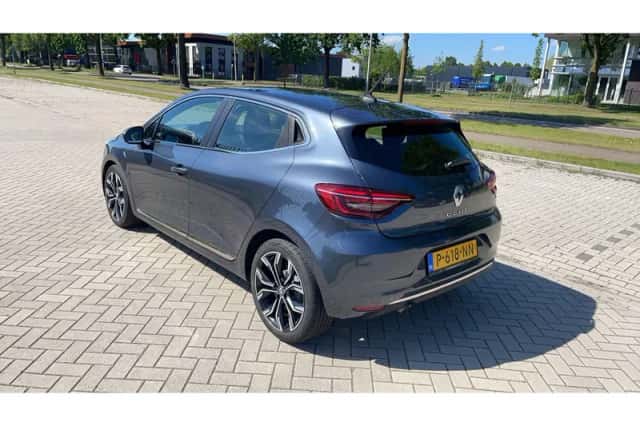 Renault Clio (2022) thumbnail 2