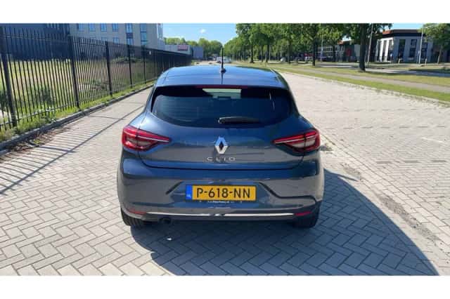 Renault Clio (2022) thumbnail 3