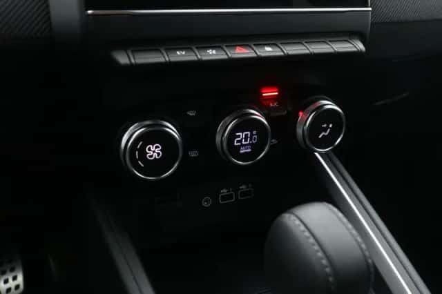 Renault Clio (2024) thumbnail 13