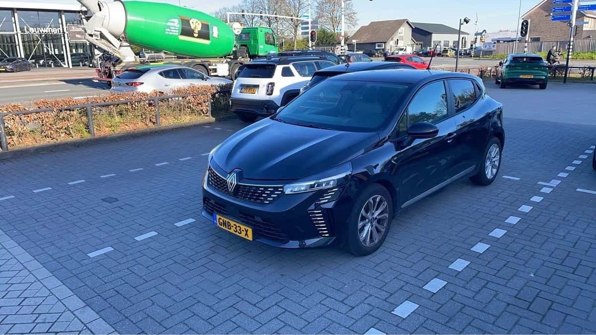 Renault Clio (2024) — foto 1