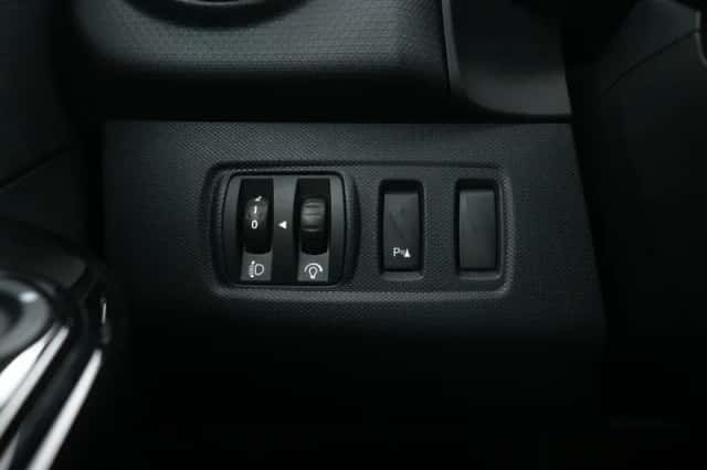Renault Clio (2014) thumbnail 14