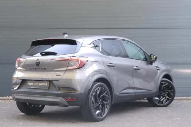 Renault Captur (2025) thumbnail 2