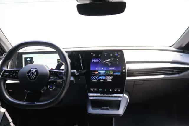 Renault Mégane E-Tech (2023) thumbnail 3