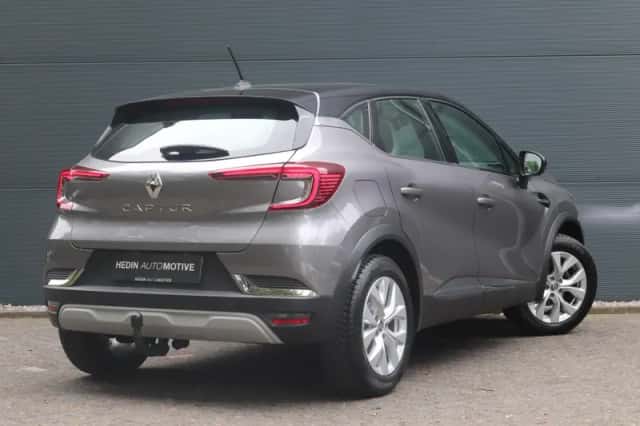Renault Captur (2021) thumbnail 2