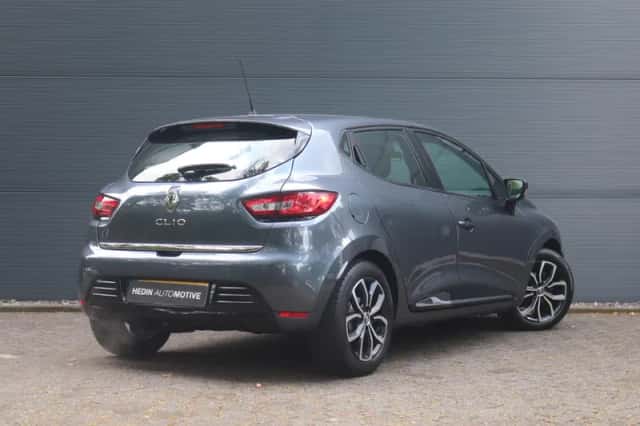 Renault Clio (2018) thumbnail 2