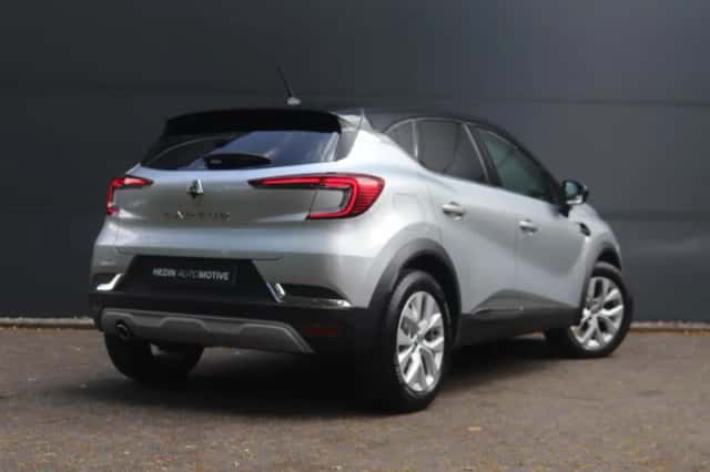 Renault Captur (2021) thumbnail 2