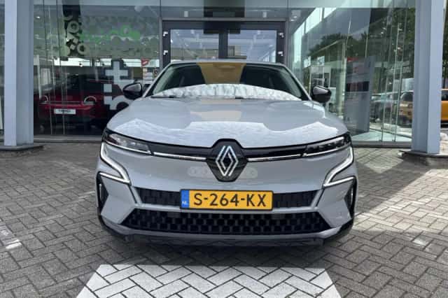 Renault Mégane E-Tech (2023) thumbnail 2