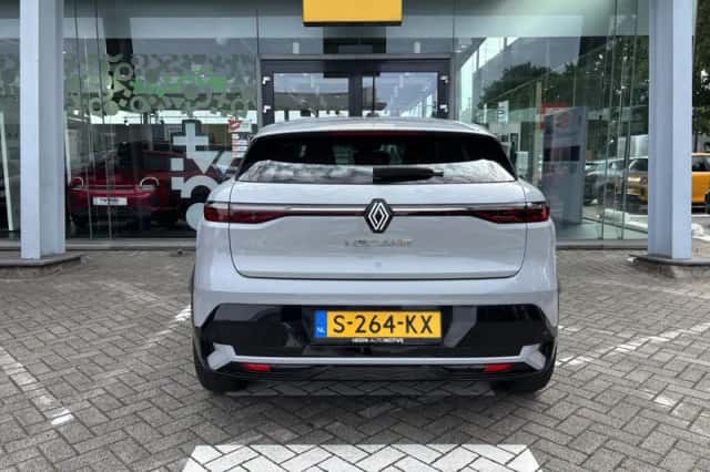 Renault Mégane E-Tech (2023) thumbnail 3