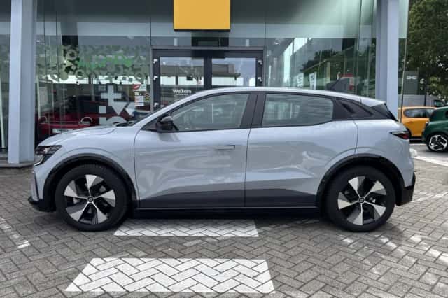 Renault Mégane E-Tech (2023) thumbnail 5