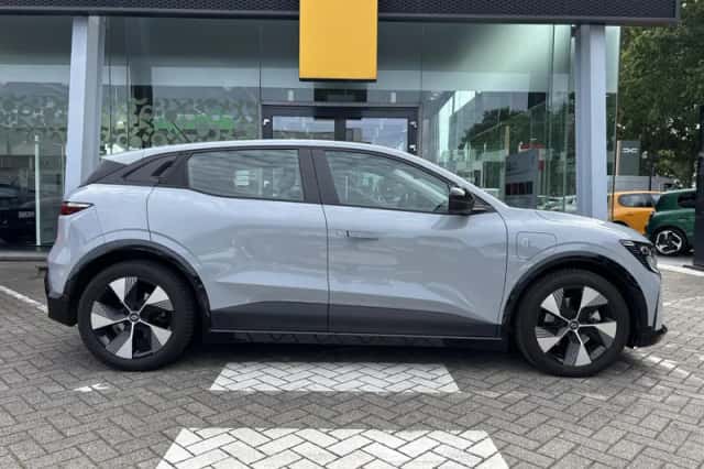 Renault Mégane E-Tech (2023) thumbnail 6