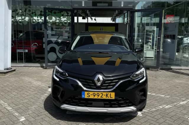 Renault Captur (2023) thumbnail 2