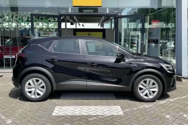 Renault Captur (2023) thumbnail 3