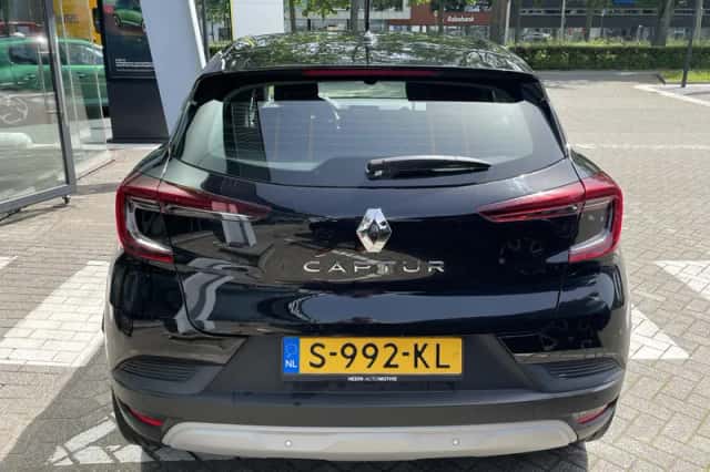 Renault Captur (2023) thumbnail 5
