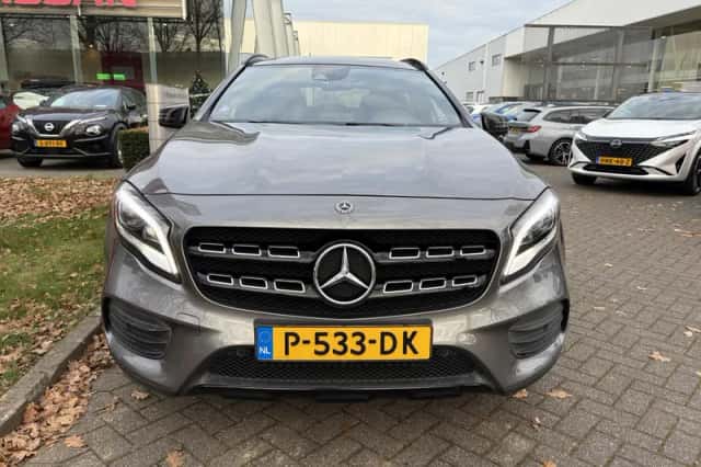 Mercedes-Benz GLA (2018) thumbnail 2