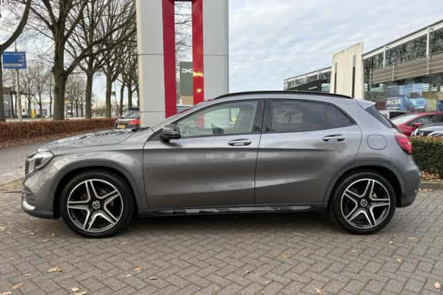 Mercedes-Benz GLA (2018) thumbnail 3