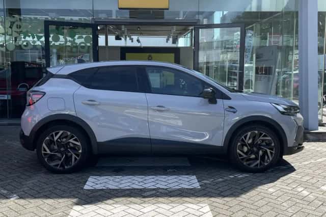 Renault Captur (2025) thumbnail 3