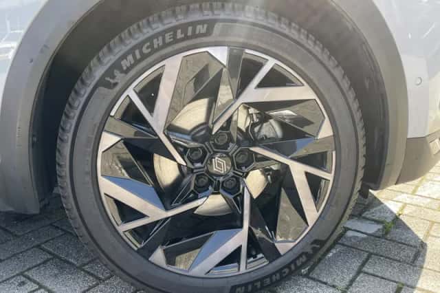 Renault Captur (2025) thumbnail 4