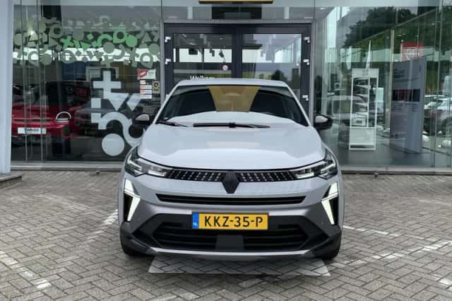 Renault Captur (2025) thumbnail 2