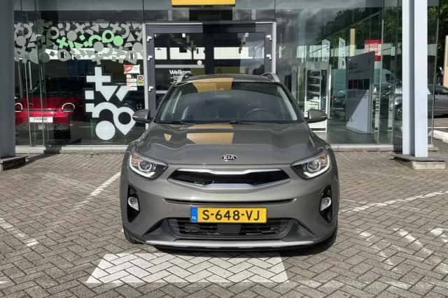 Kia Stonic (2019) thumbnail 2