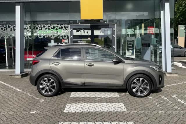 Kia Stonic (2019) thumbnail 3