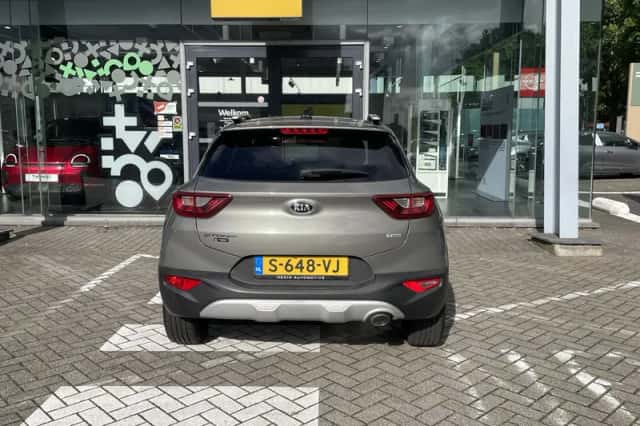 Kia Stonic (2019) thumbnail 5
