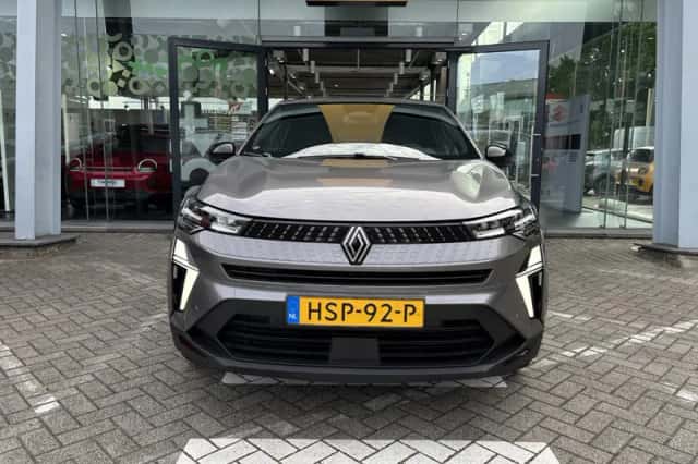 Renault Captur (2025) thumbnail 2