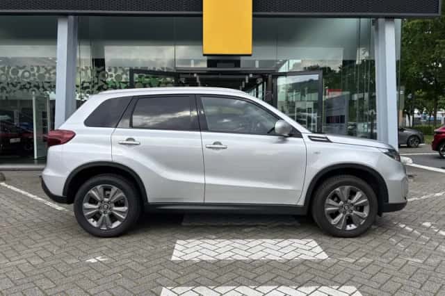 Suzuki Vitara (2022) thumbnail 3