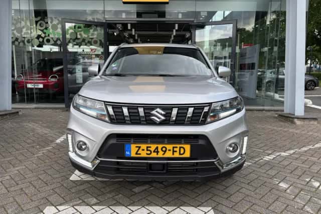 Suzuki Vitara (2022) thumbnail 4