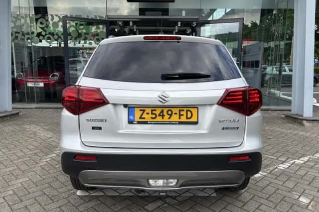 Suzuki Vitara (2022) thumbnail 5