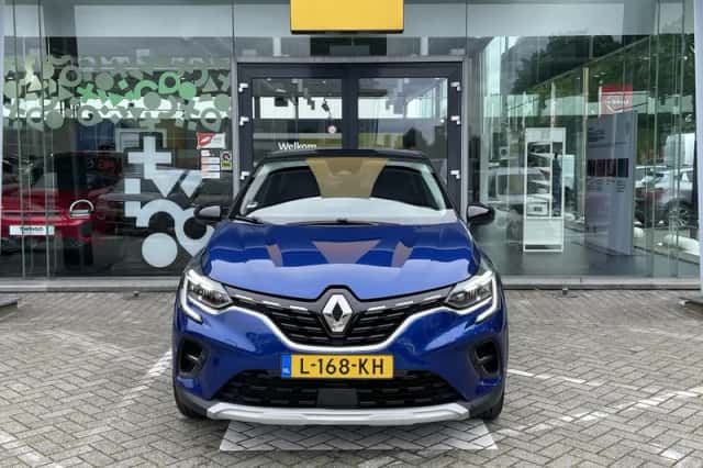 Renault Captur (2021) thumbnail 2