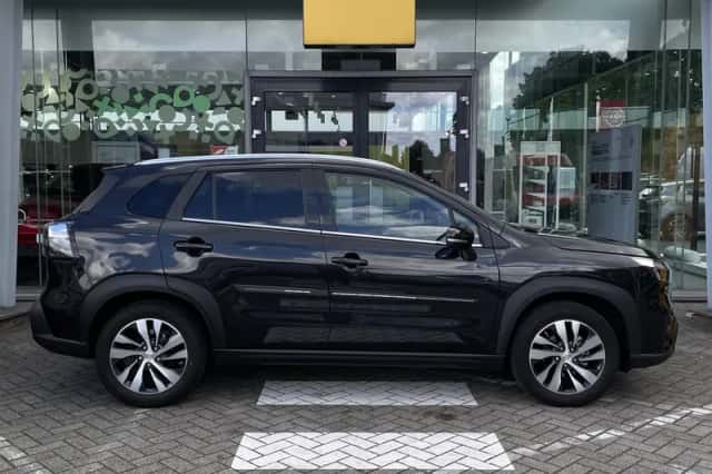 Suzuki S-Cross (2024) thumbnail 3