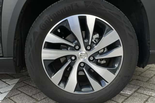 Suzuki S-Cross (2024) thumbnail 4