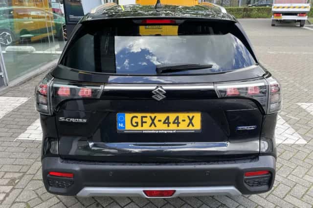 Suzuki S-Cross (2024) thumbnail 5