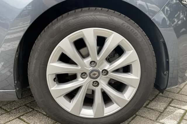 Renault Clio (2021) thumbnail 2