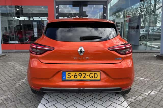 Renault Clio (2023) thumbnail 5