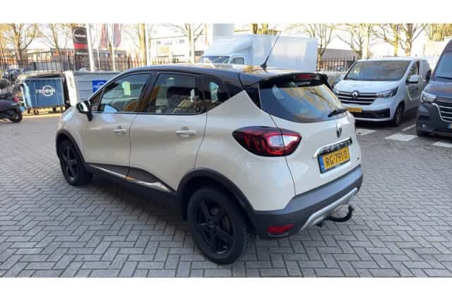 Renault Captur (2017) thumbnail 2