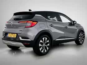 Renault Captur (2023) thumbnail 2
