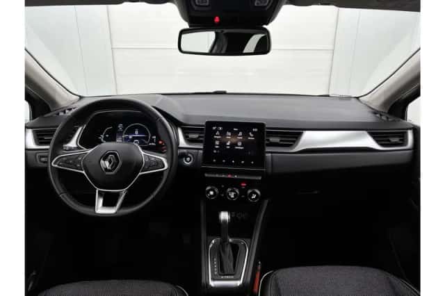 Renault Captur (2022) thumbnail 3