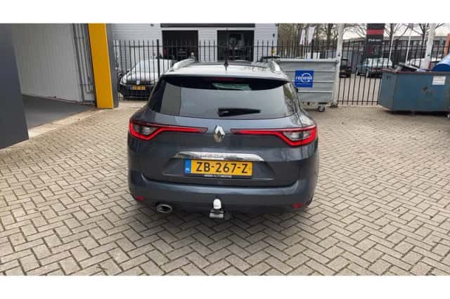 Renault Mégane (2019) thumbnail 3