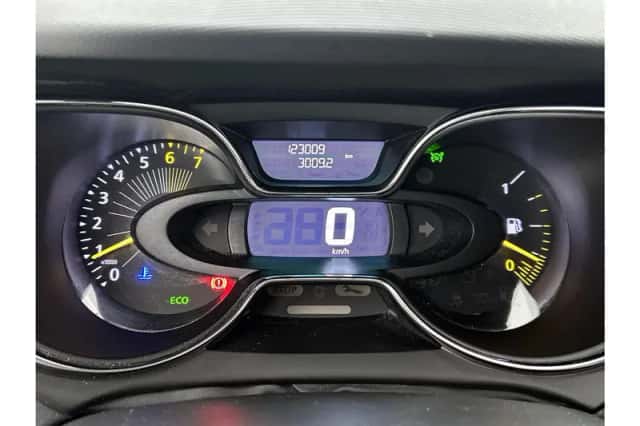 Renault Captur (2016) thumbnail 11