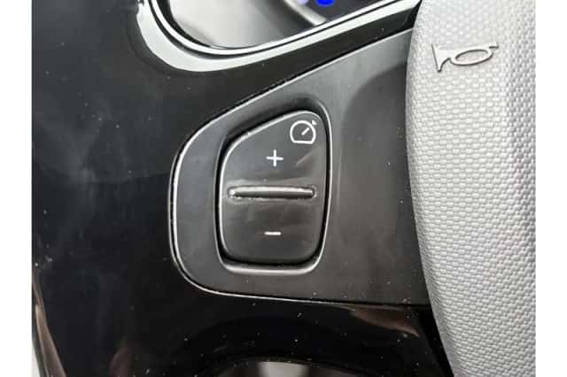 Renault Captur (2016) thumbnail 14