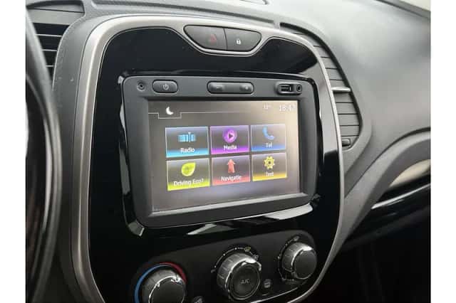 Renault Captur (2016) thumbnail 16