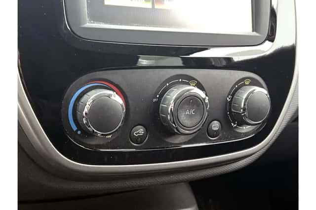 Renault Captur (2016) thumbnail 17