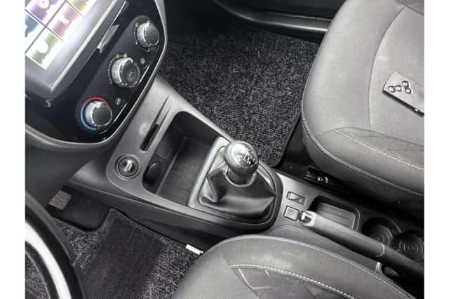 Renault Captur (2016) thumbnail 18