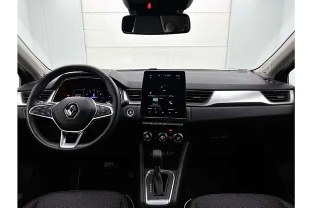 Renault Captur (2023) thumbnail 3
