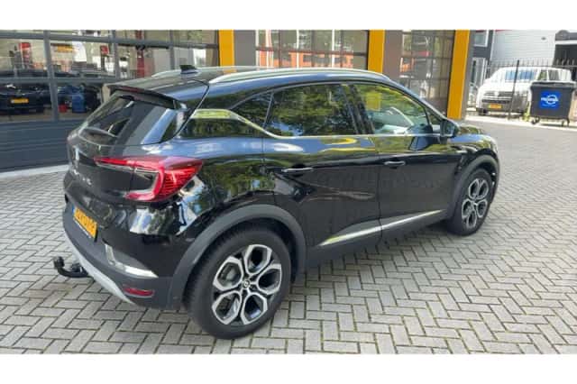 Renault Captur (2023) thumbnail 4