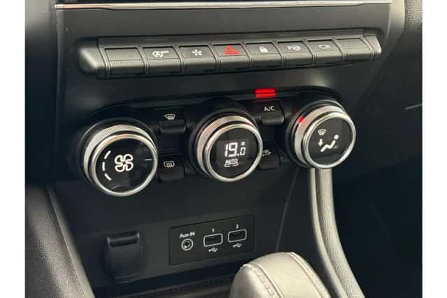 Renault Captur (2020) thumbnail 18