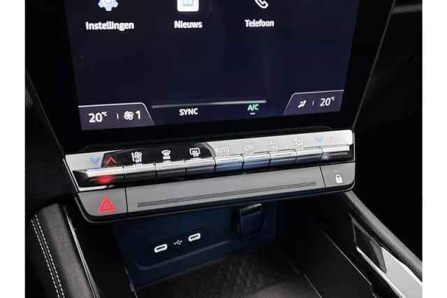 Renault Austral (2023) thumbnail 22